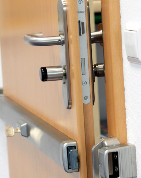 Sicherung für Wohnungstür Sicherung für Wohnungstür